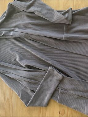 Gray Ribbed Long Sleeve Women's Top - Unbranded